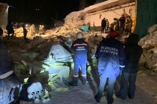 В ночь на 2 февраля из-за снега на крыше рухнула пристройка здания в новосибирском Академгородке