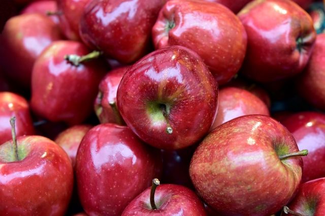 В Тюмени уничтожили 700 кг яблок из Польши