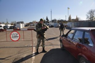 На КПВВ в очередях застряли более 300 автомобилей: подробности