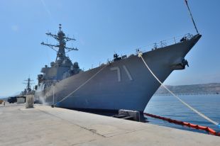 Американский эсминец зашел в Черное море