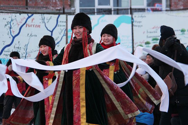 В новогодний вечер в Иркутске и ещё шести районах Приангарья все желающие смогут станцевать традиционный  Ёхор.