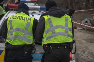 В Киеве на берегу озера нашли тело мужчины со следами насильственной смерти