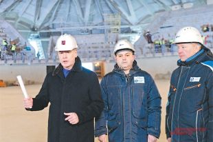 Мэр проверил, как ведётся реконструкция универсального зала «Дружба».