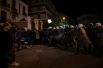Столкновения протестующих с полицией в порту города Митилины на Лесбосе.