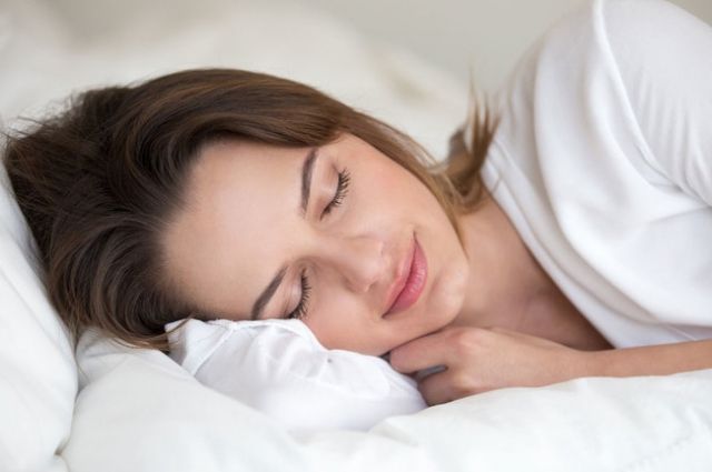 Медики заявили, что качество сна влияет на то, какую пищу мы потребляем