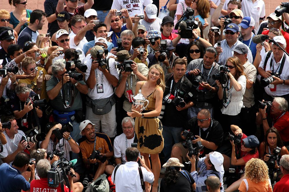Шарапова с кубком Открытого чемпионата США по теннису, 2006 год.