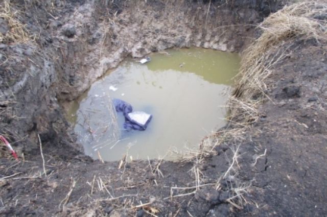 Коммунальщики из города Купино стали фигурантами уголовного дела о смерти женщины в заполненной водой яме.