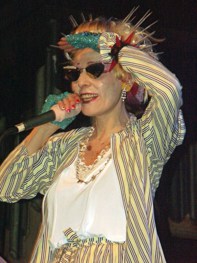 Эстрадная певица Жанна Агузарова во время выступления в одном из московских клубов, 2004 год.