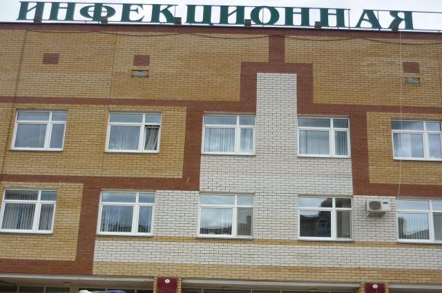 В инфекционной больнице живут 8 россиян.
