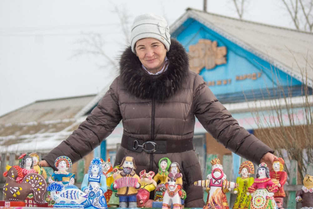 Глиняные ярко раскрашенные фигурки любой зимний день превратят в весенний!