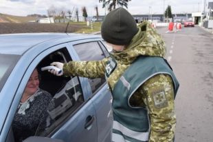 Измерение температуры на въезде в страну неэффективно, - ВОЗ