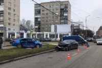 Три человека пострадали в аварии на улице Черняховского