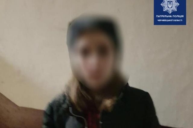 Звала на помощь: в Черновцах группа мужчин удерживала девушку в квартире 