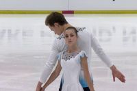Аполлинария Панфилова и Дмитрий Рылов выиграли золотые медали в соревнованиях спортивных пар. 