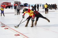 В Новосибирске под эгидой регионального МЧС проходят необычные хоккейные турниры.