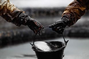 ОПЕК и РФ обвалили цену на нефть на 30%