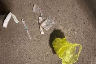 В Киеве водитель случайно передал патрульным вместе с паспортом наркотики