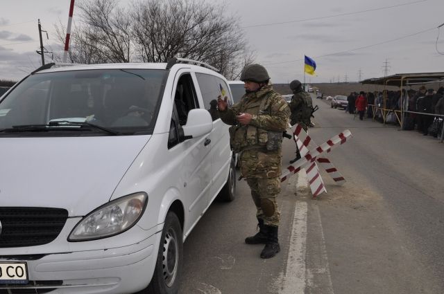 Украина запретит въезд жителям неподконтрольного Донбасса: подробности