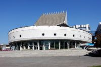 Из-за пожара в новосибирском театре «Глобус» эвакуировали более 500 зрителей.
