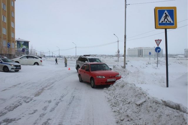 В Салехарде в районе улицы Арктической столкнулись Hyundai и Toyota