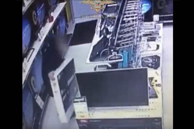 Калининградец украл из торговых центров 10 плазменных панелей