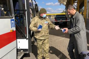 За сутки в Украину пограничники доставили около 4,5 тысяч украинцев