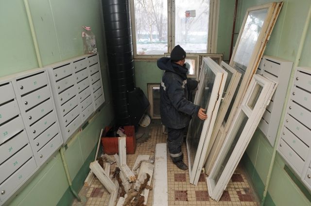 сотрудников ФСБ интересуют документы, связанные с деятельностью подрядных организаций, участвующих в обследование технического состояния и ремонт многоквартирных домов в Пермском крае.