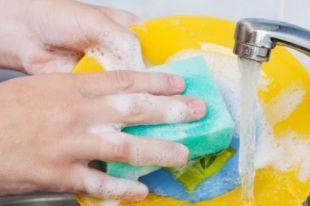 Использовать посудомойку и экономить расход воды: правила просты