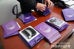 В Тернополе полиция оштрафовала женщину, которая на улице продавала маски