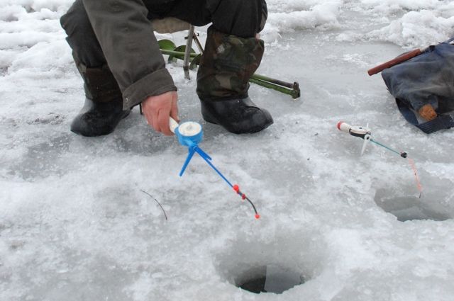 Откололась льдина: в Оренбурге 9 рыбаков едва не погибли на реке Сакмара. 