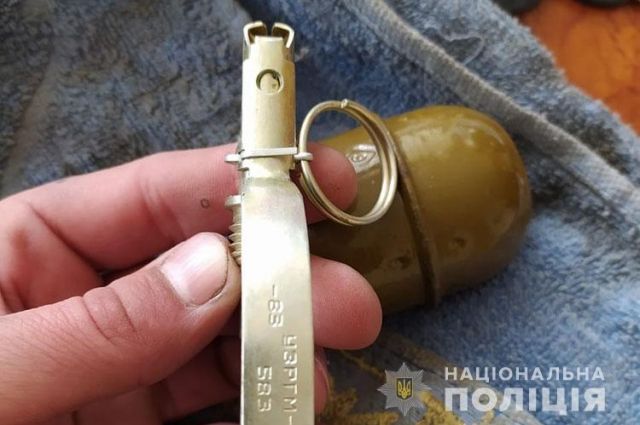 В Тернопольской области мужчина хотел продать на рынке гранату за 400 гривен