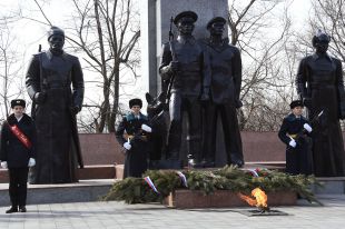 «Мемориальный ансамбль памяти пограничников, погибших при защите границ Отечества» во Владивостоке.