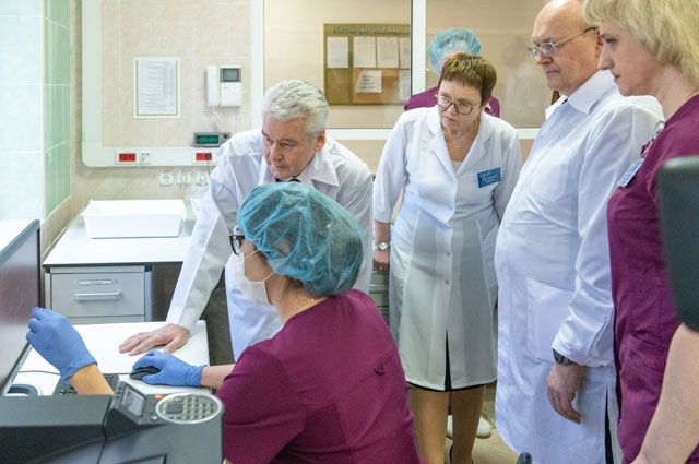 9 городских лабораторий начали проводить исследования для всех поликлиник Москвы и станций скорой помощи.