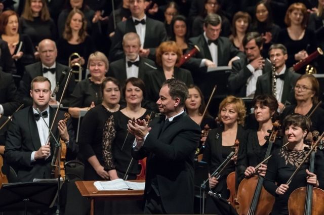 Можно будет посмотруть и Красноярский академический симфонический оркестр.