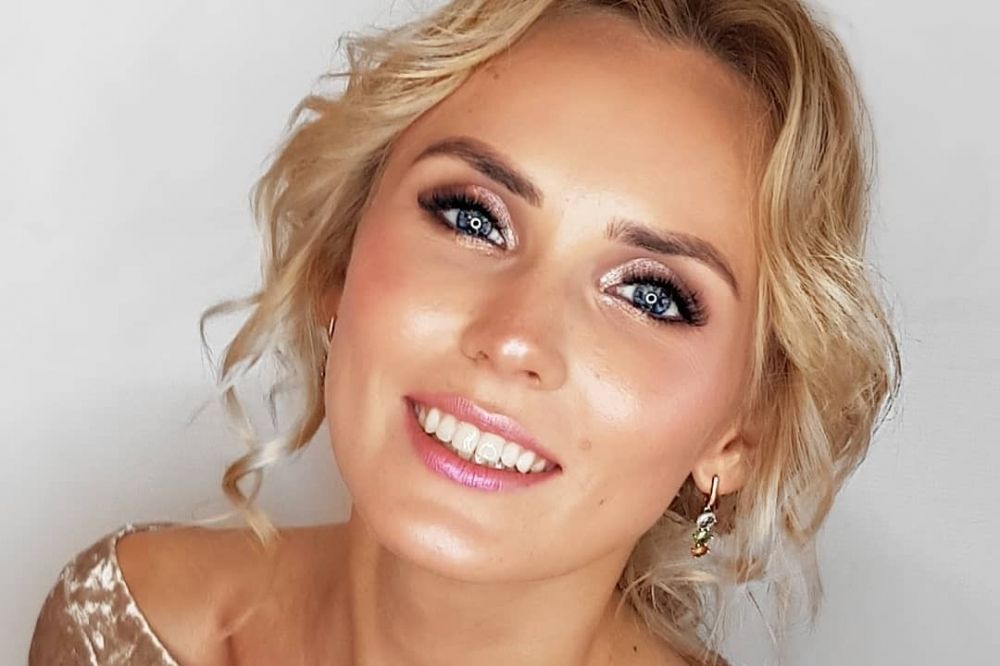 13. Мария Мартюшева живёт в Полазне, работает начальником сектора делопроизводства в администрации Добрянского городского округа. Хобби: спорт.