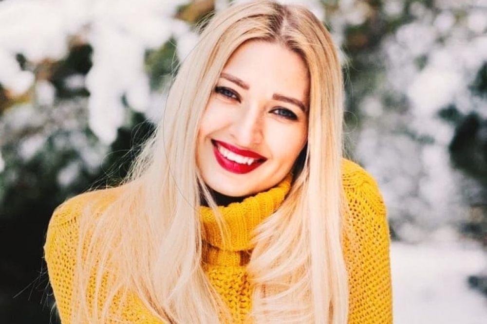 6. Анастасия Ипатова живёт в Перми, работает администратором торгового зала в компании CITI. Хобби: спорт, блог в инстаграм.