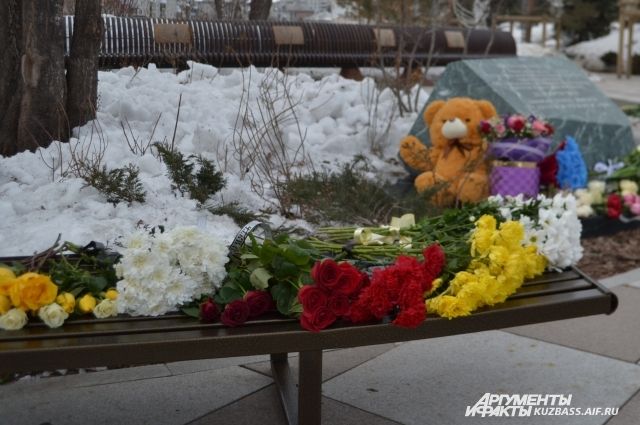 25 марта состоялась панихида по погибшим при пожаре в «Зимней Вишне».