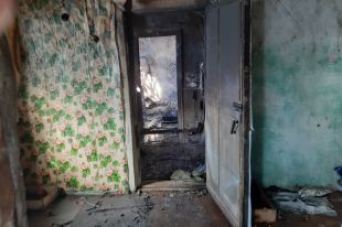 Огонь уничтожил кровать и вещи.