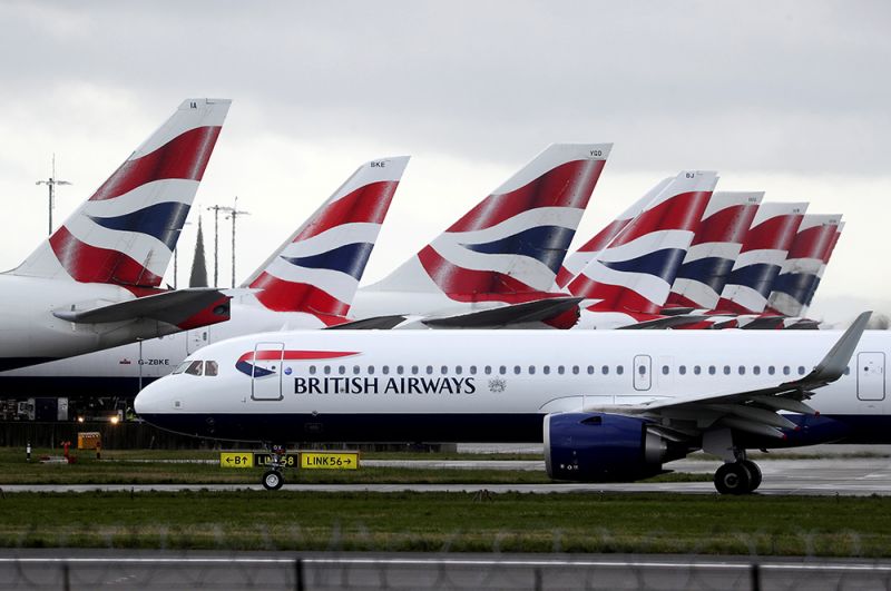 Самолеты British Airways в аэропорту Хитроу в Лондоне.