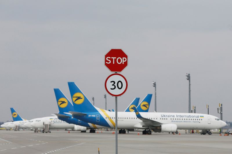 Самолеты в международном аэропорту Борисполь, Украина.