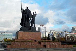 Памятник героям фронта и тыла в Перми.