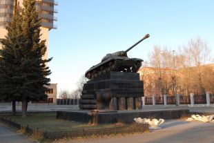 Танк «ИС-3» на Комсомольской площади в Челябинске.