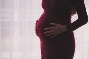 В Тюмени ввели временный запрет на партнерские роды