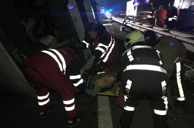 Под Киевом столкнулись два автобуса и грузовик: два человека погибли