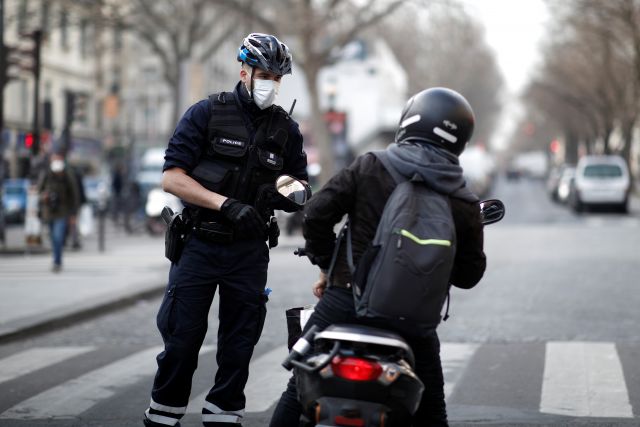 Как в сша называют забастовку полицейских. Полиция Франции. Французский полицейский. Национальная полиция Франции. Форма полиции Франции.