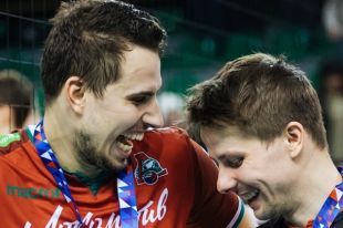 Федерация волейбола России приняла решение досрочно завершить сезон из-за коронавируса.