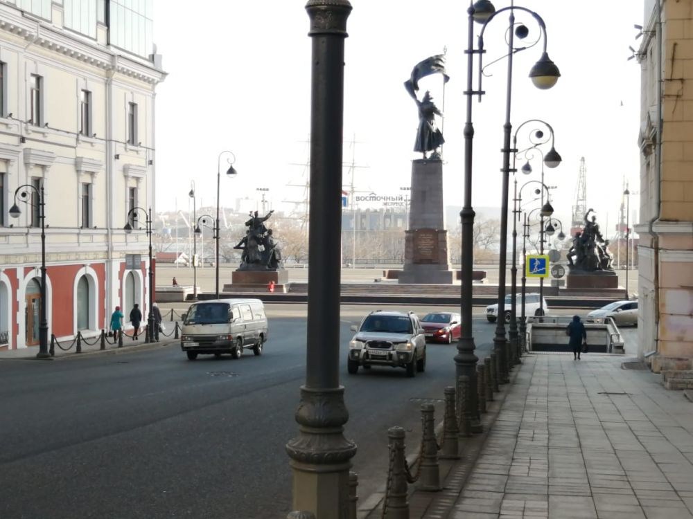 Океанский проспект, спуск к Центральной площади