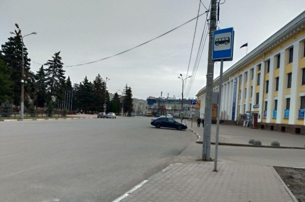 Центр Автозаводского района в Нижнем Новгороде непривычно пуст. 