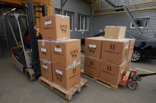 Южная Корея доставила 100 тысяч ПЦР-тестов на коронавирус в Украину