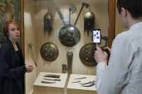 Сотрудники музея записывают онлайн экскурсию в музее Востока в Москве.